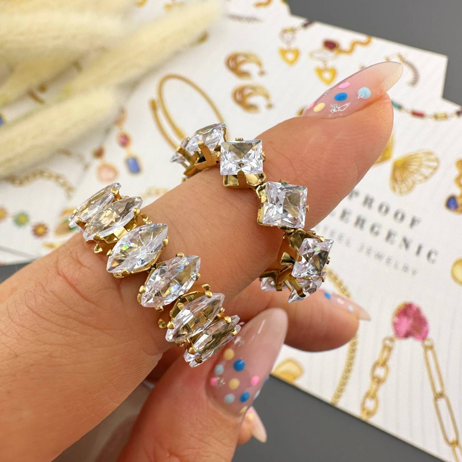 Anel Aliança Ajustável Cravejado em Zircônias Cristal Glow - Imagem 3