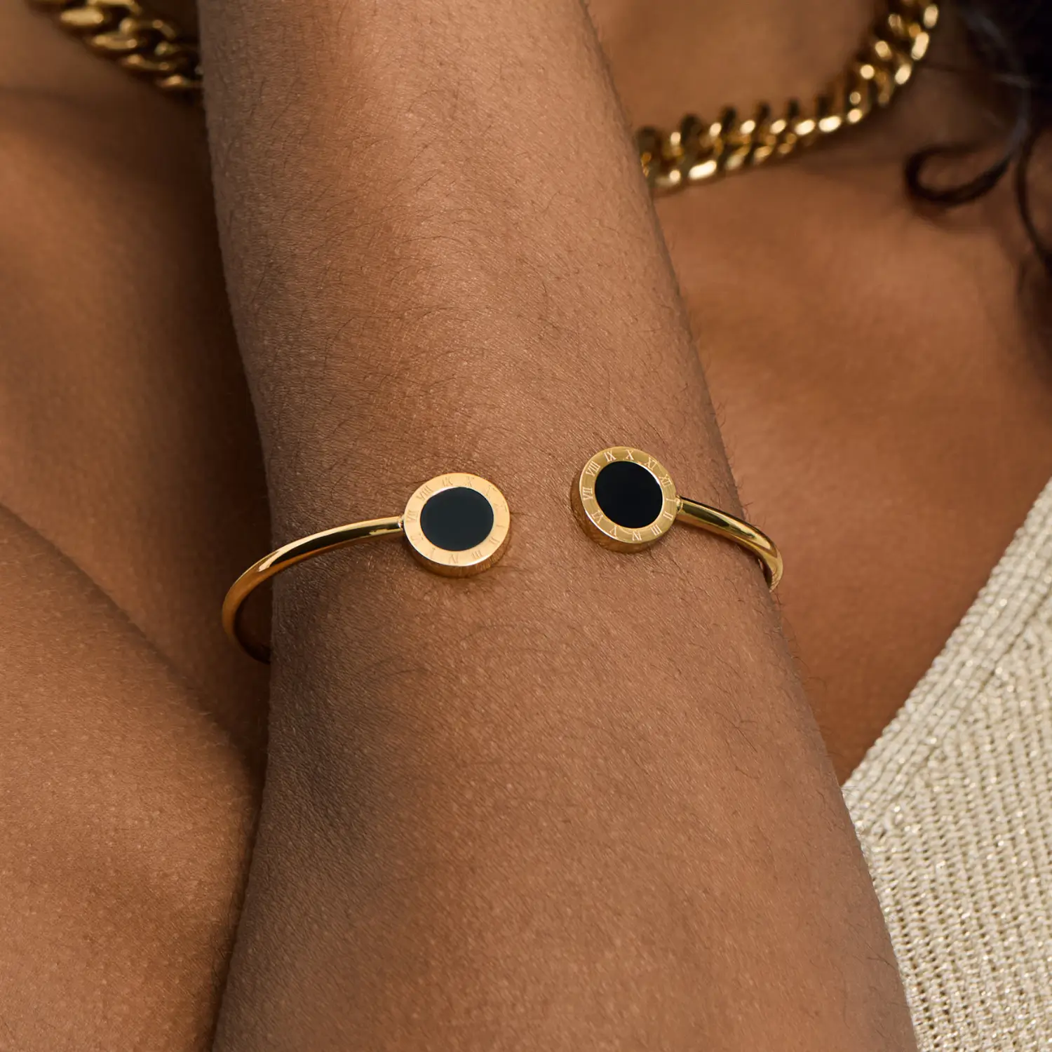 Bracelete Ônix Meia Lua Banhado em Ouro 18k - Imagem 3