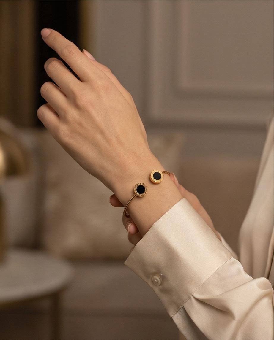 Bracelete Ônix Meia Lua Banhado em Ouro 18k - Imagem 2