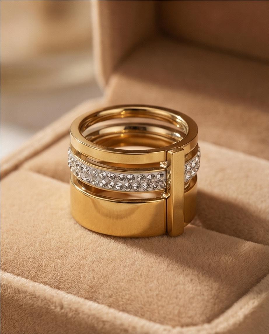 Anel Triplo com Fileira de Pedras Brilhantes Banhado em Ouro 18k - Imagem 2