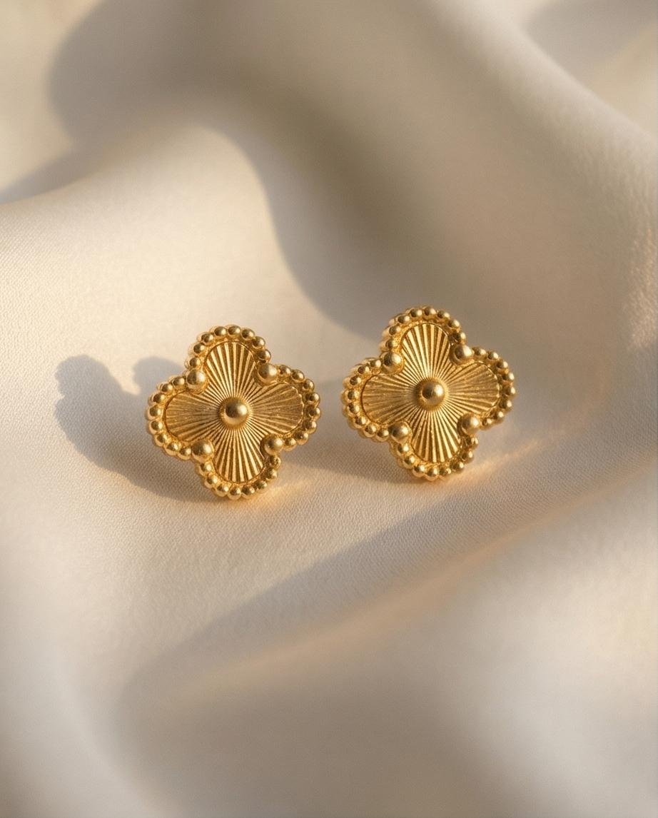 Brinco Trevo Virgínia Blogueira P Banhado Ouro 18K - Imagem 2
