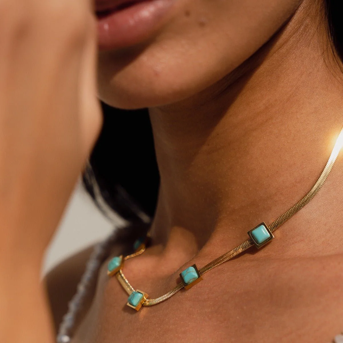 Colar Malha Pedra Aqua Banhado em Ouro 18K - Imagem 2