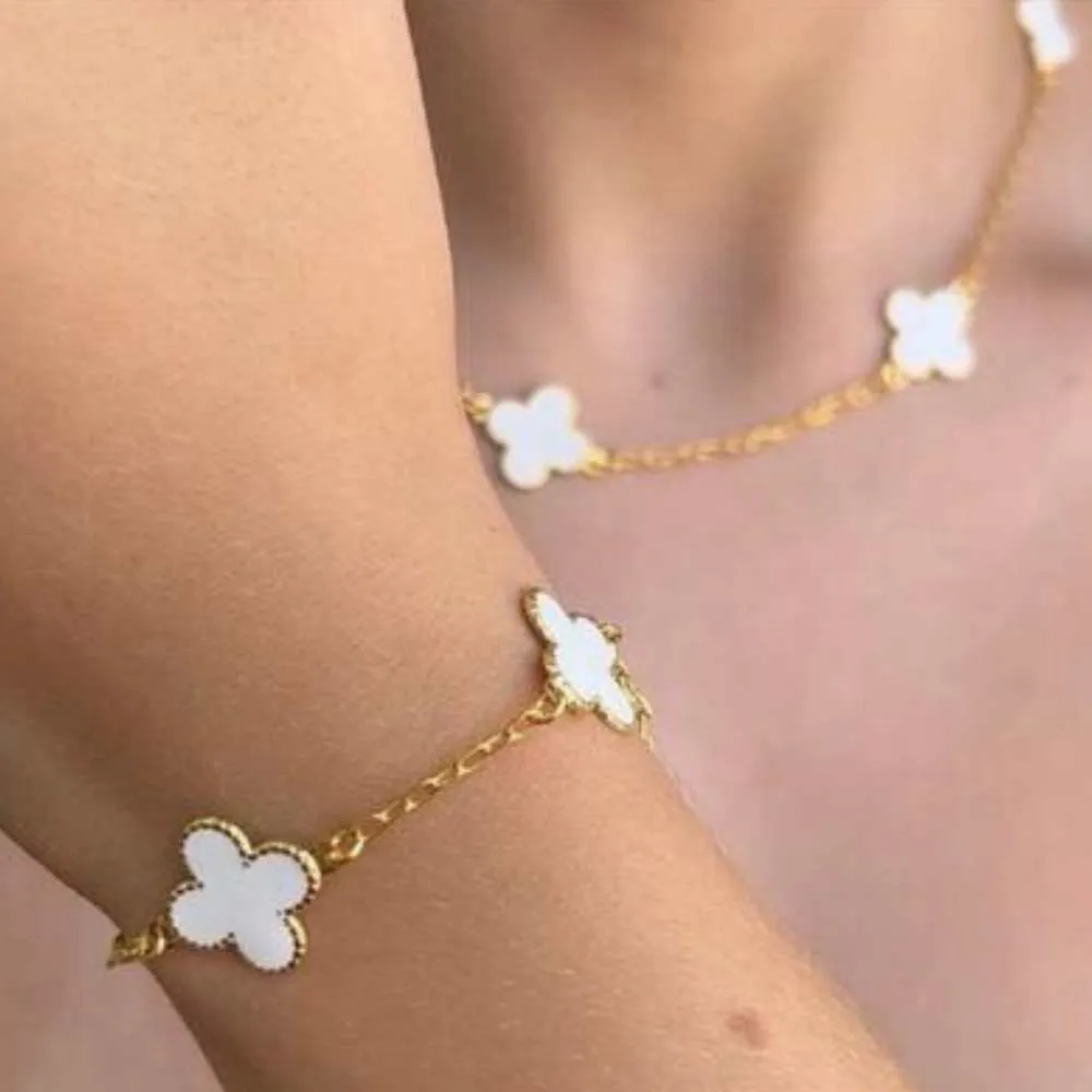 Pulseira Trevo Branco Banhado em Ouro 18k - Imagem 3