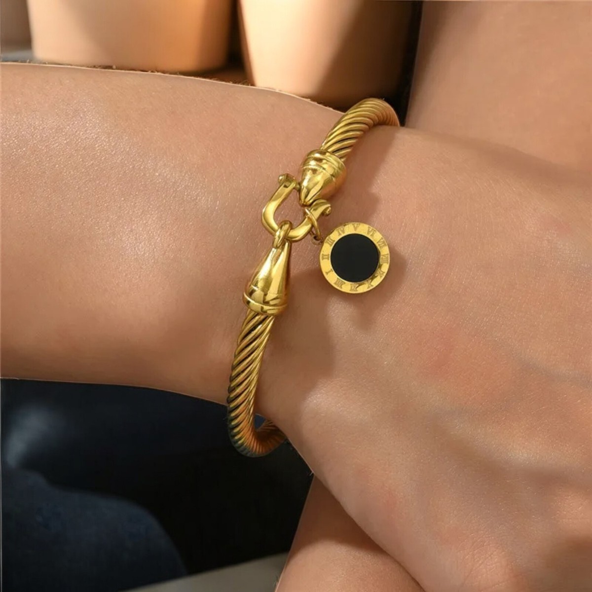 Bracelete Pingente Ônix Banhado em Ouro 18K - Imagem 2